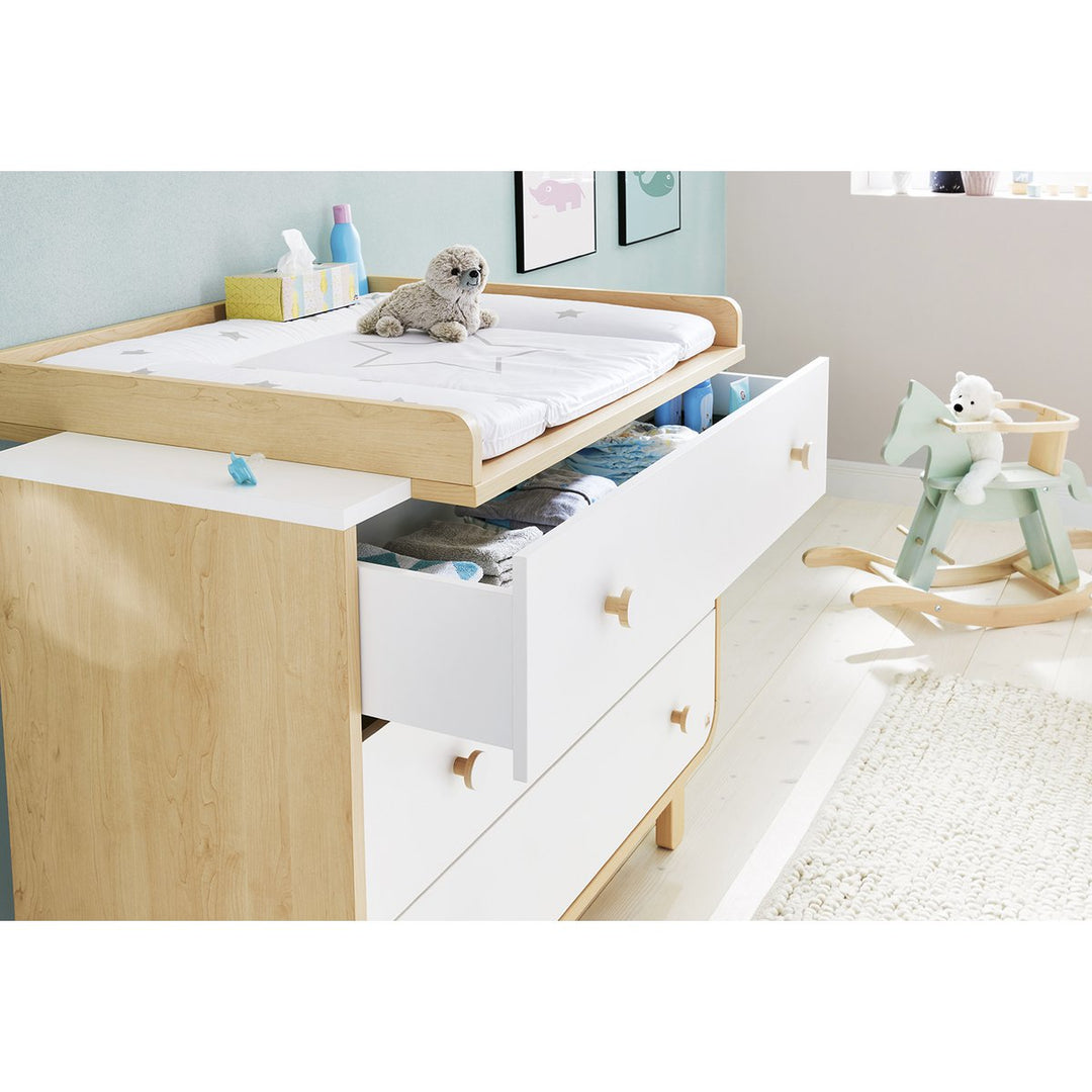 Kinderkamer 'Round' breed groot3 onderdelen: ledikantbed, breed commode, grote kledingkast