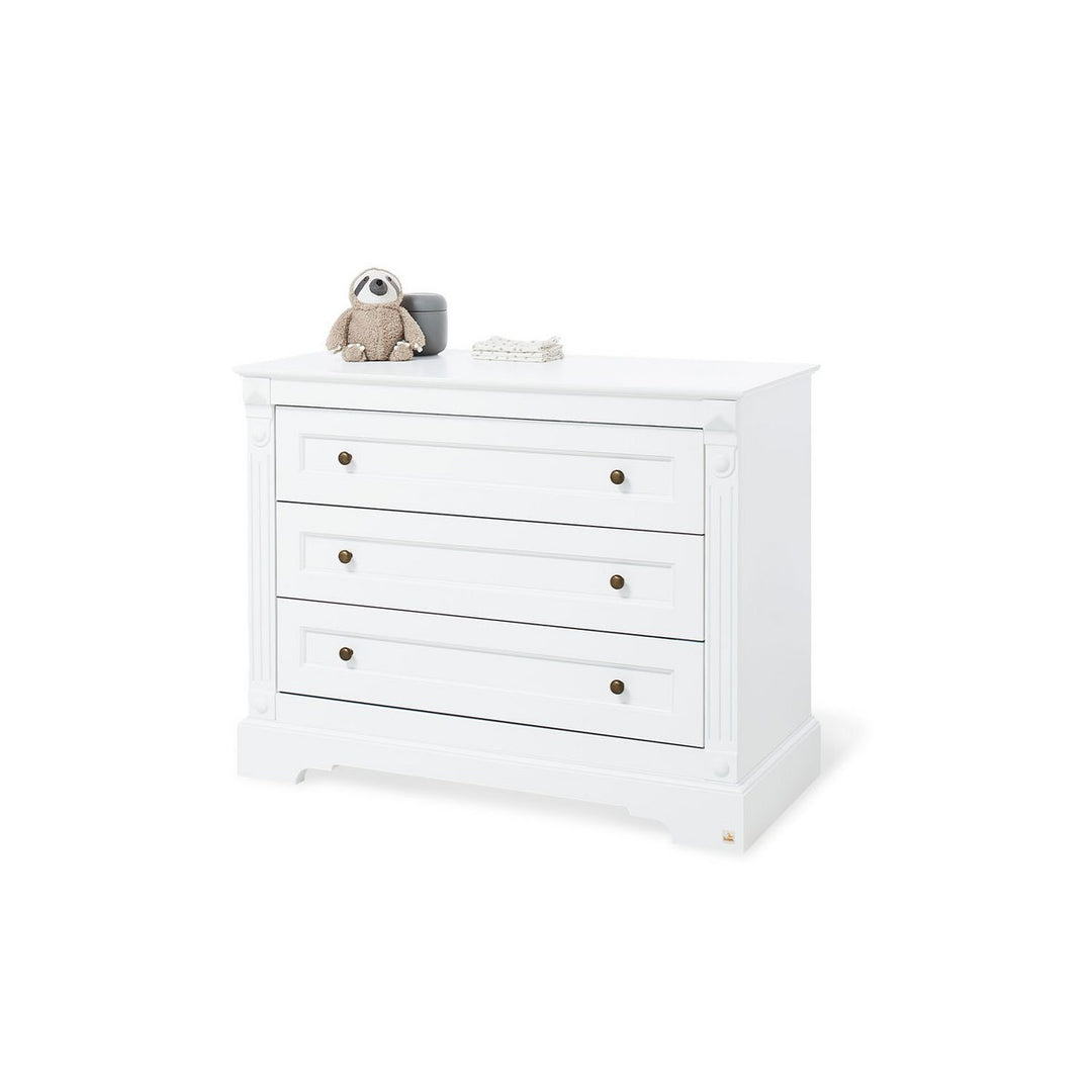 Startset 'Emilia' breed, incl. wandplank
3 delen: ledikant, brede commode, wandplank