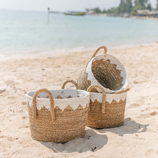 Ronde manden van zeegras met witte katoenen koorden WAIGEO (3 maten) Decoratieve was- of opbergmand