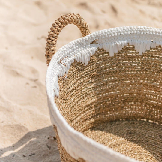 Ronde manden van zeegras met witte katoenen koorden WAIGEO (3 maten) Decoratieve was- of opbergmand