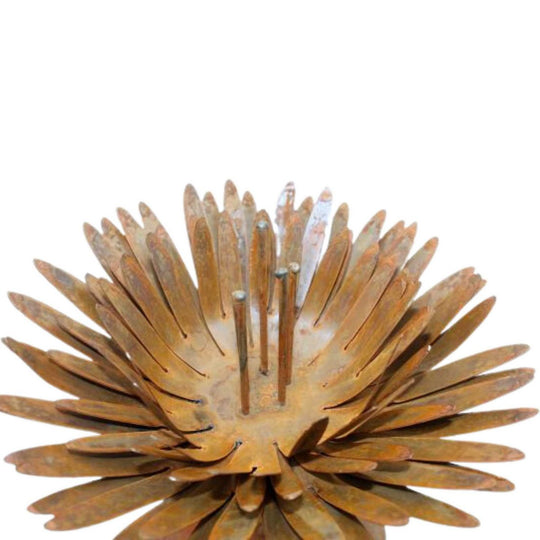 Roest decoratie plugchrysant | op stang | Patina tuindecoratie