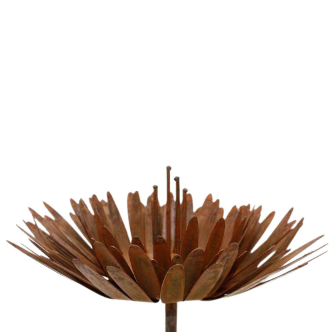 Roest decoratie plugchrysant | op stang | Patina tuindecoratie