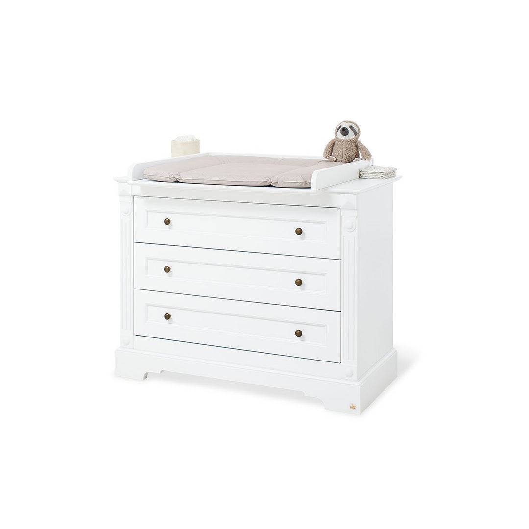 Startset 'Emilia' breed, incl. wandplank
3 delen: ledikant, brede commode, wandplank